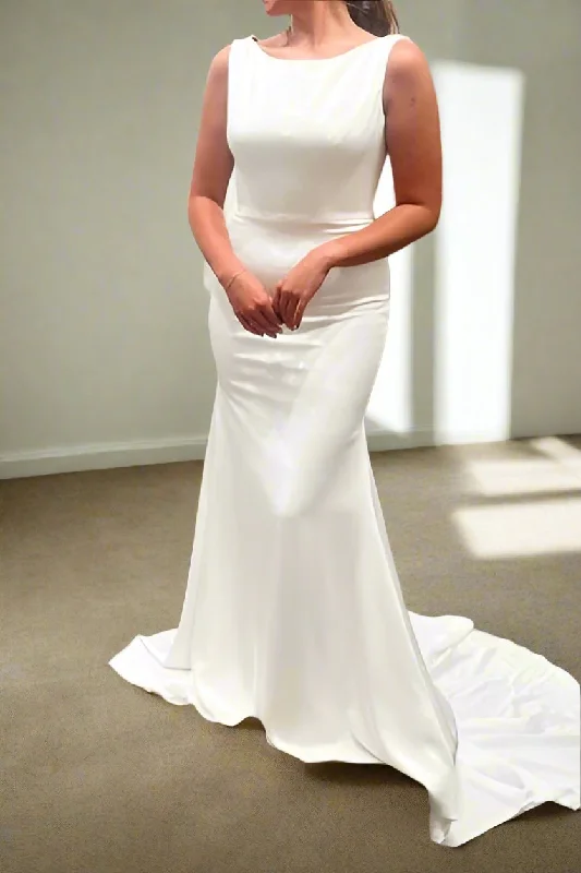 Crew Neck Mermaid Wedding Dress with Ruffle Back