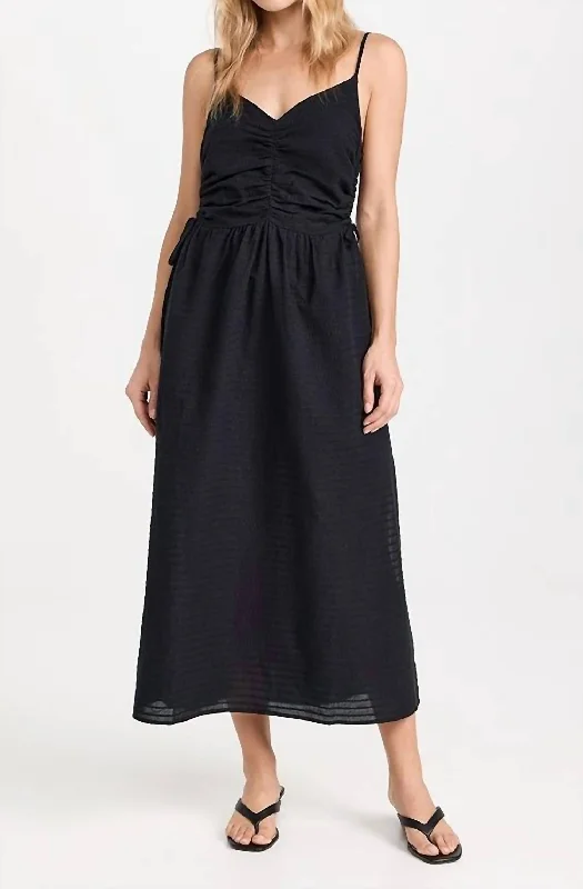 Women’s clothing that fits your personality and style   Peppa Dress In Black