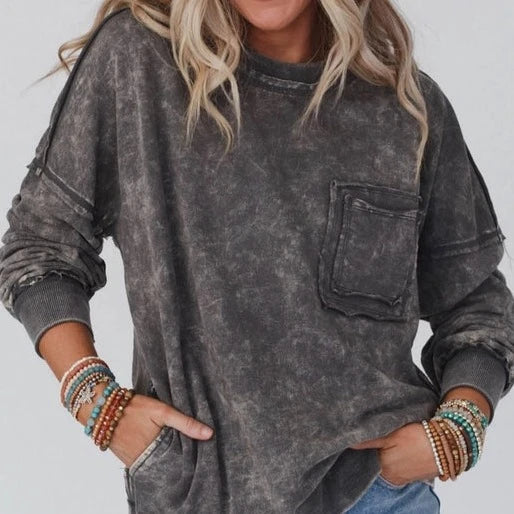 Effortlessly chic outfits for the modern woman   Women's Chill Days Oversized Sweatshirt in Grey