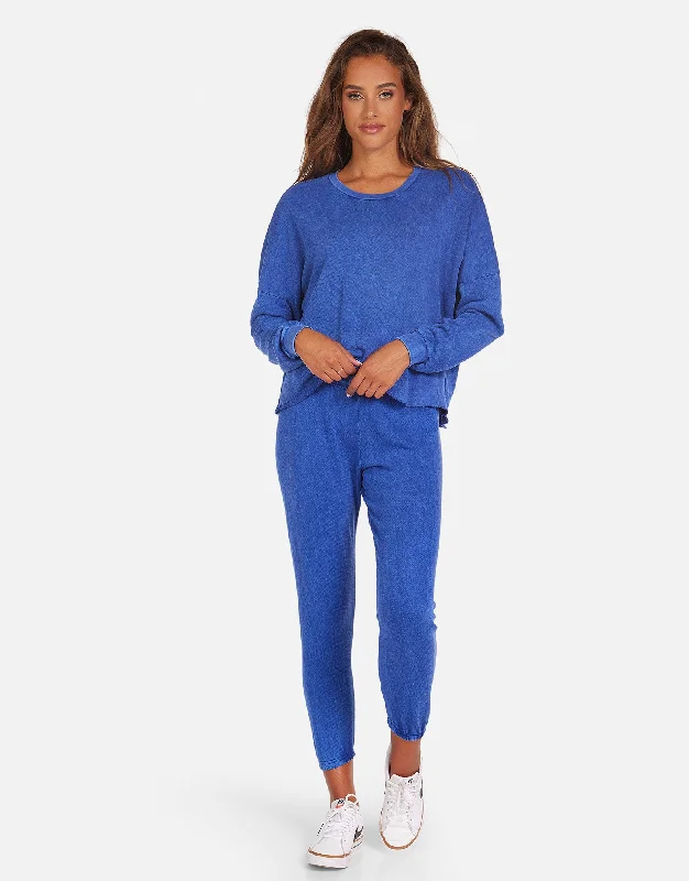 Stylish clothing designed to flatter every woman   Travis Crop Pullover